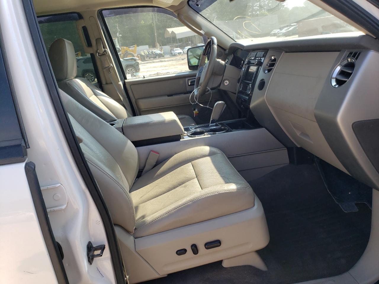 Photo 5 from auction – 2011 FORD EXPEDITION with VIN 1FMJU2A58BEF25646