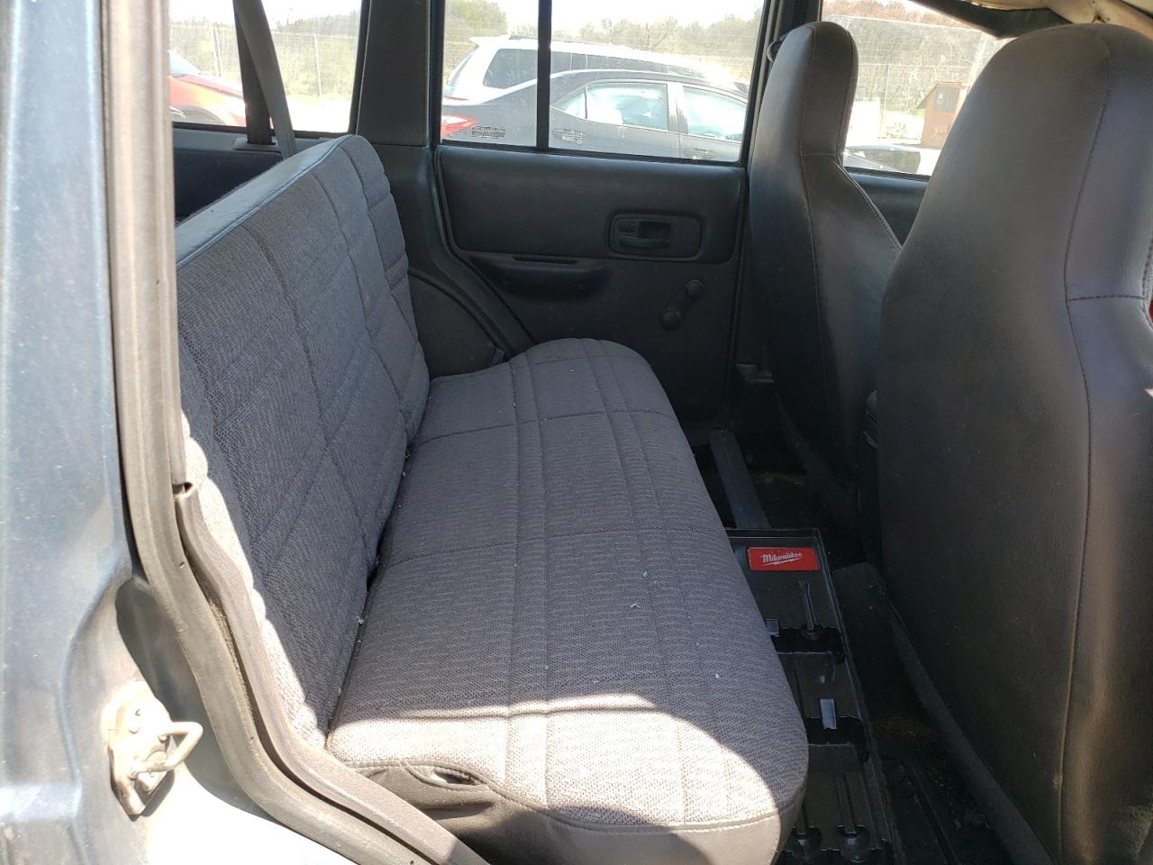 Photo 6 from auction – 1999 JEEP CHEROKEE S with VIN 1J4FF28S7XL603458
