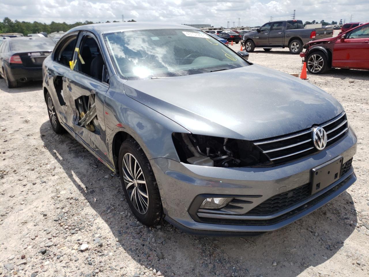 VOLKSWAGEN JETTA SE 2018 with VIN 3VWDB7AJ4JM257069 - Photo from auction