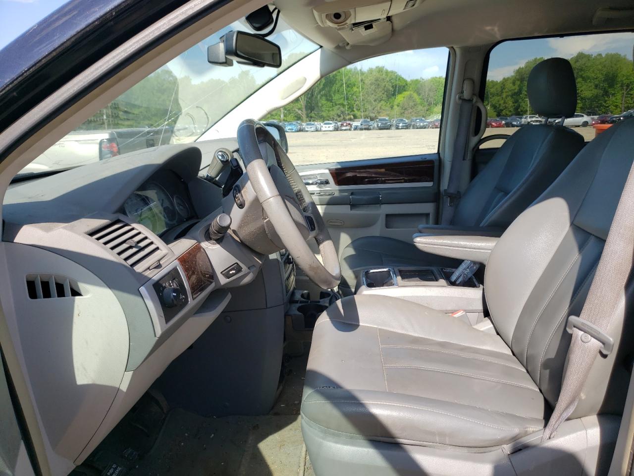 Photo 5 from auction – 2010 CHRYSLER TOWN & COU with VIN 2A4RR5D11AR188123