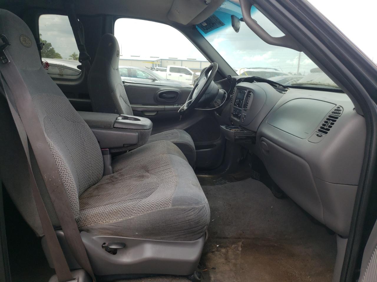 Photo 5 from auction – 1999 FORD F150 with VIN 2FTRX17L4XCA79474