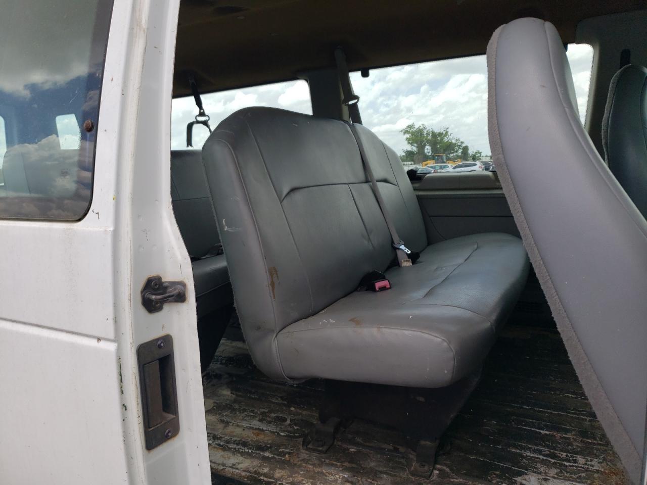 Photo 6 from auction – 2003 FORD ECONOLINE with VIN 1FBSS31S33HA48400