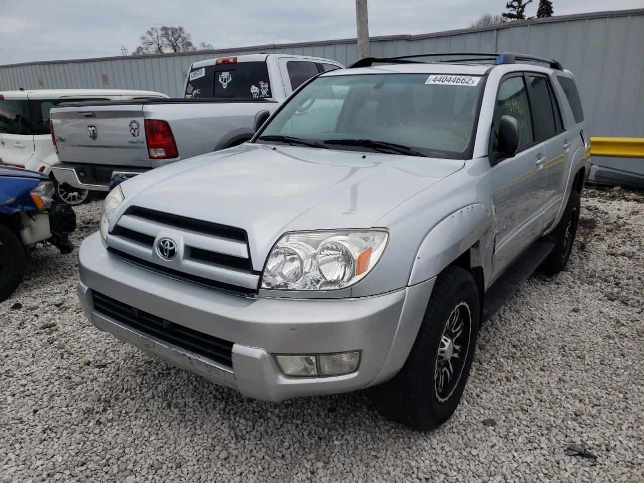 Photo 2 from auction – 2003 TOYOTA 4RUNNER SR with VIN JTEBU14R830014224