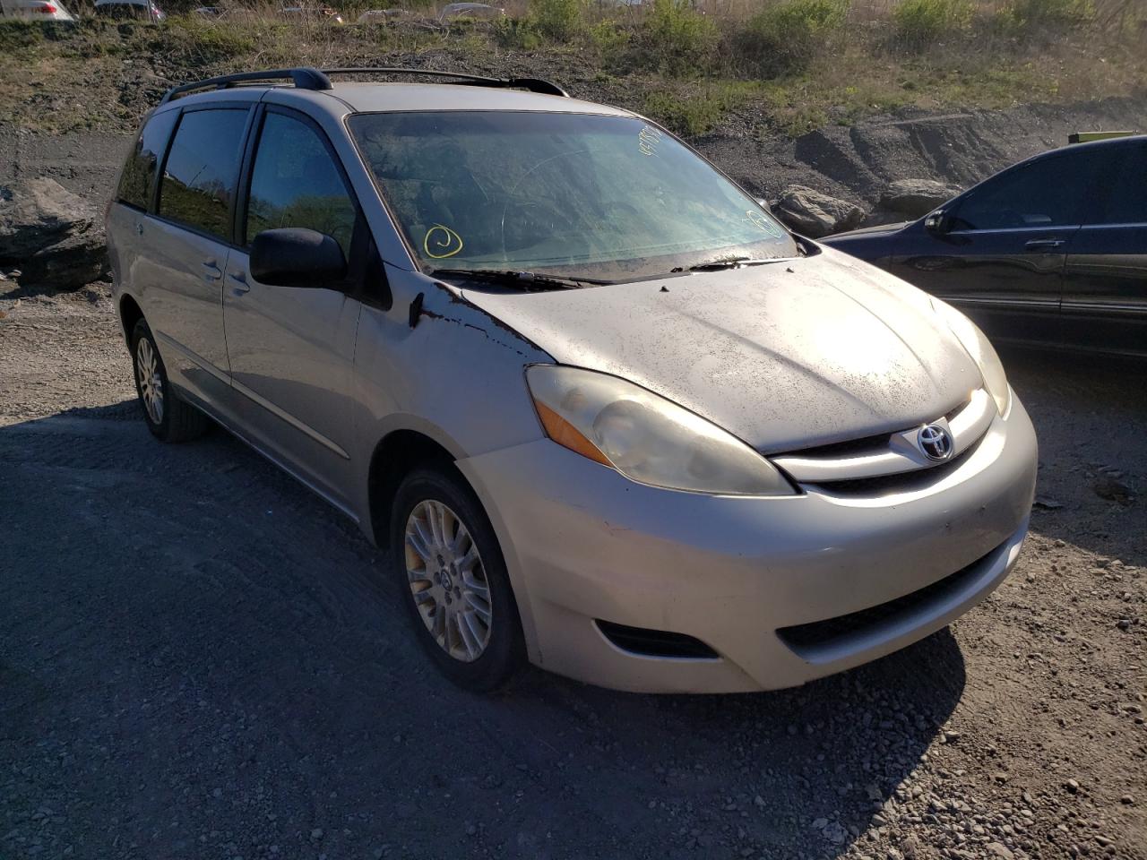 TOYOTA SIENNA LE 2010 with VIN 5TDJK4CC0AS032828 - Photo from auction