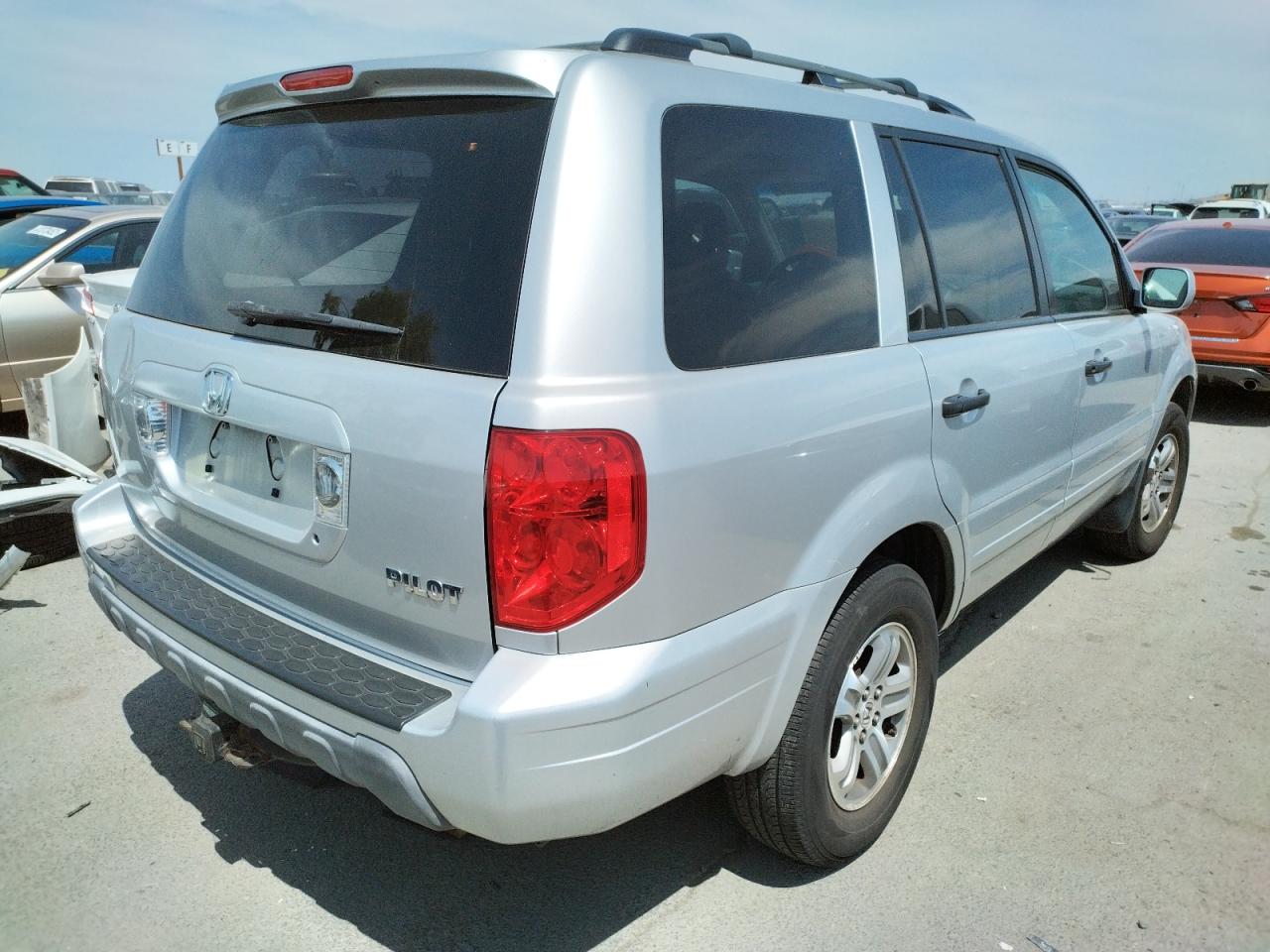 Photo 4 from auction – 2005 HONDA PILOT EXL with VIN 2HKYF18725H513138