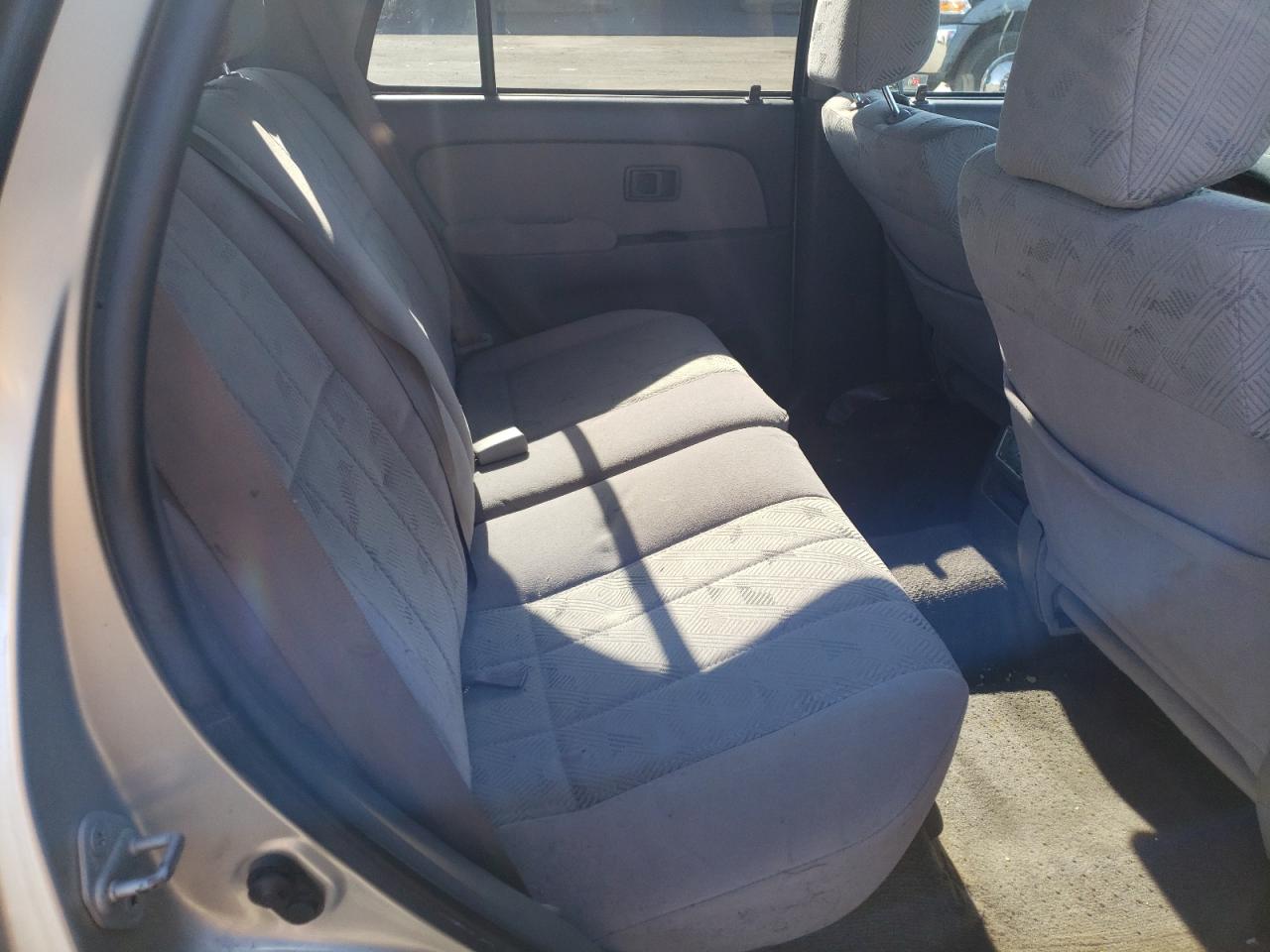 Photo 6 from auction – 2001 TOYOTA 4RUNNER SR with VIN JT3HN86R519046353