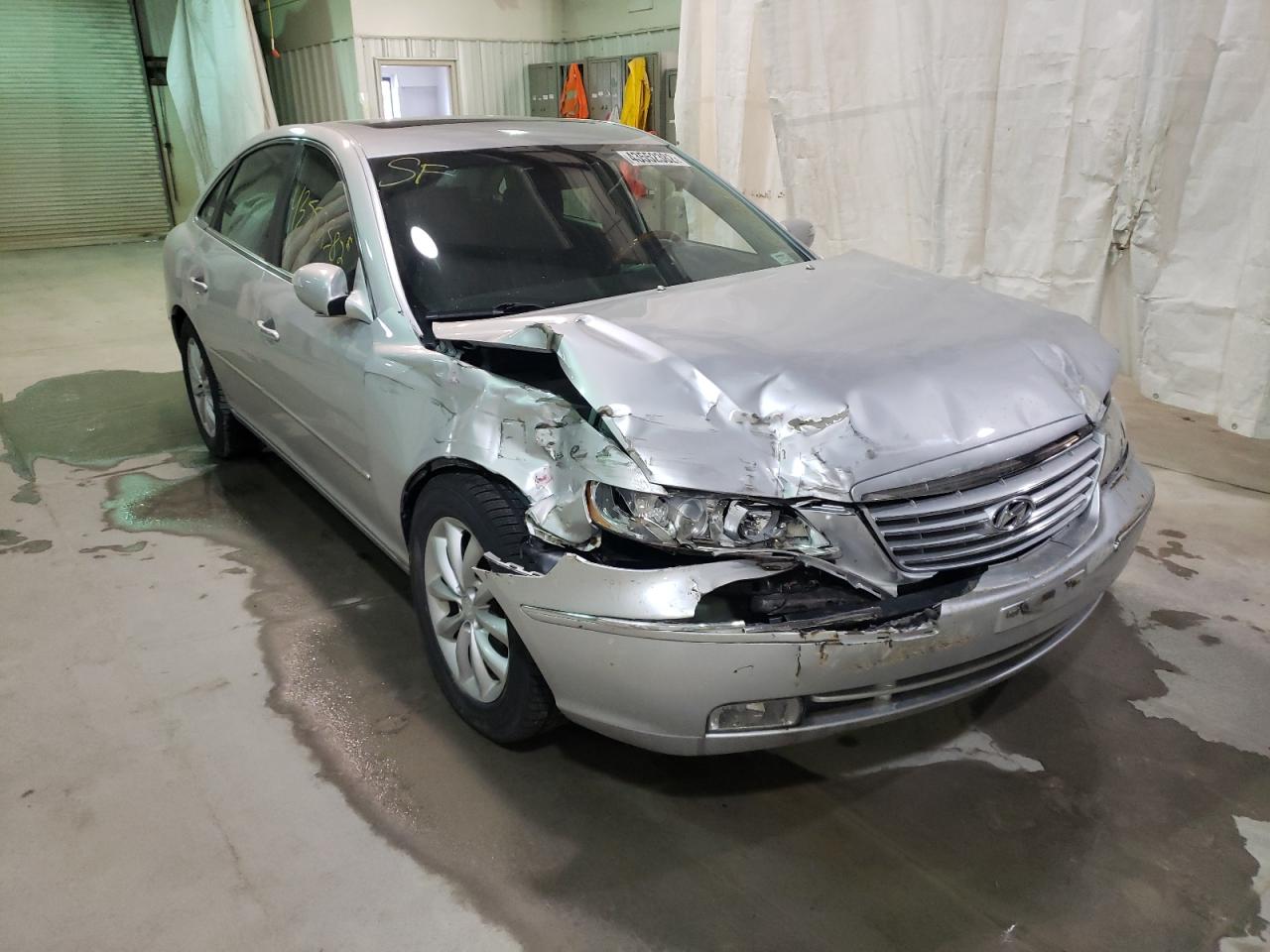 HYUNDAI AZERA SE 2008 with VIN KMHFC46F78A310619 - Photo from auction
