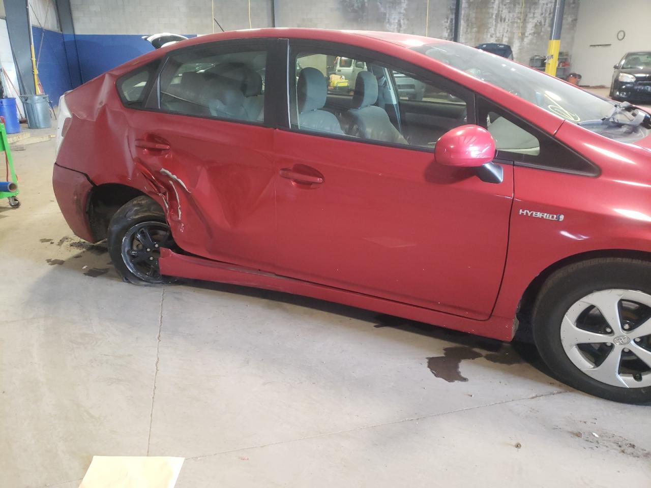 Photo 9 from auction – 2014 TOYOTA PRIUS with VIN JTDKN3DU4E1742153