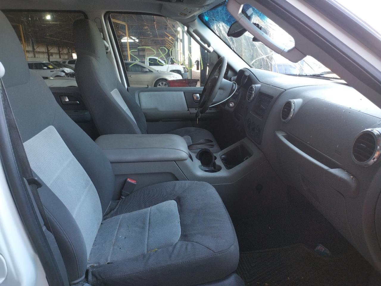 Photo 5 from auction – 2004 FORD EXPEDITION with VIN 1FMPU16L14LB21498