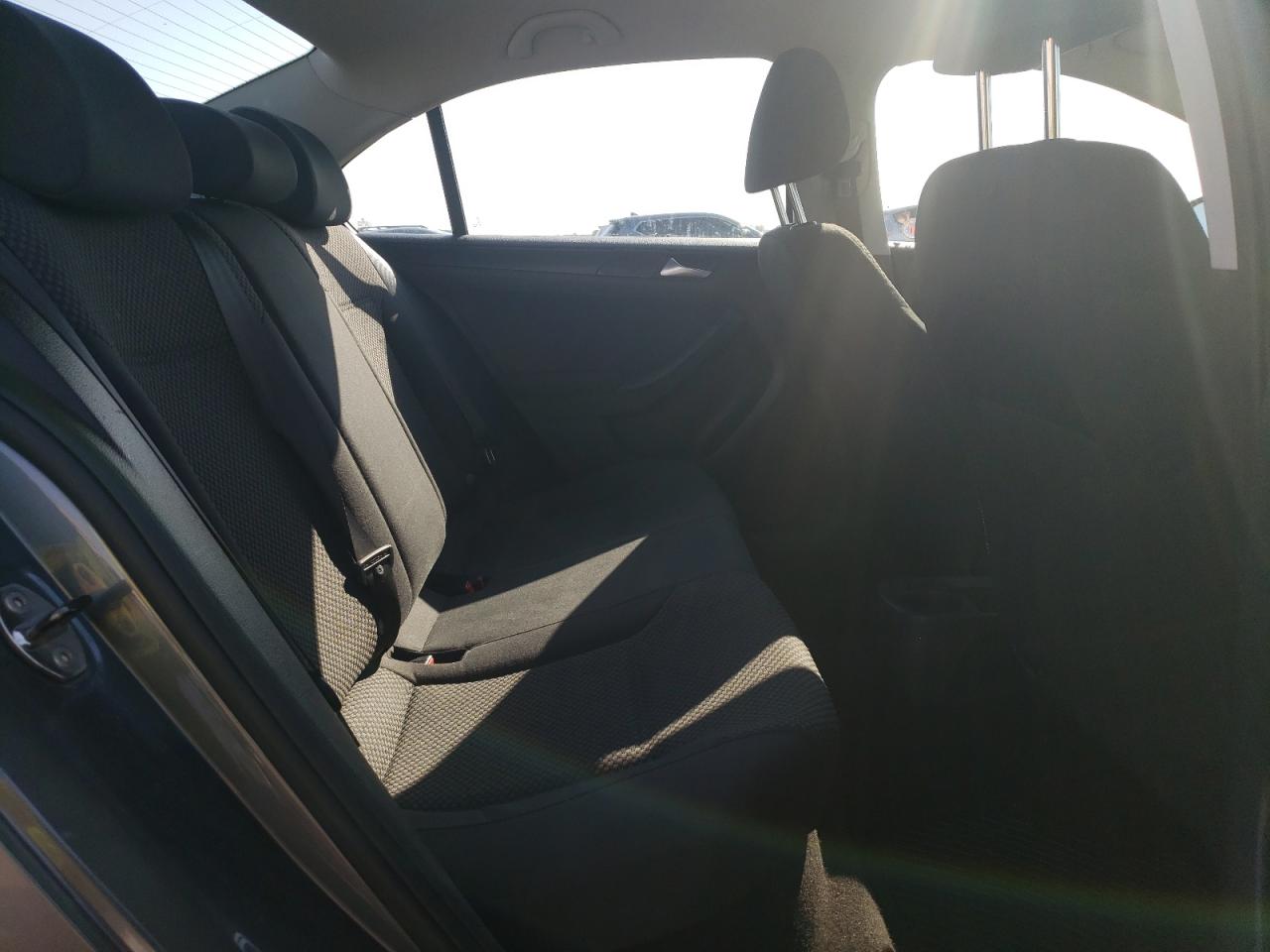 Photo 6 from auction – 2012 VOLKSWAGEN JETTA BASE with VIN 3VW1K7AJ0CM356591