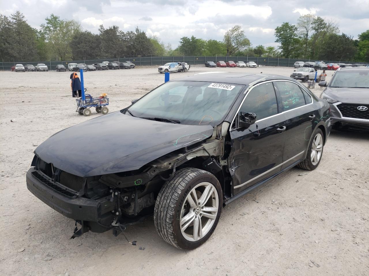 Photo 2 from auction – 2015 VOLKSWAGEN PASSAT SE with VIN 1VWBS7A30FC025943
