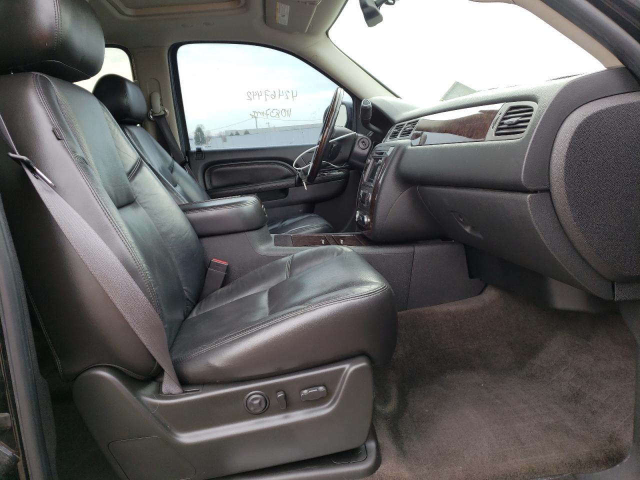 Photo 5 from auction – 2011 GMC YUKON DENA with VIN 1GKS2EEF0BR248152
