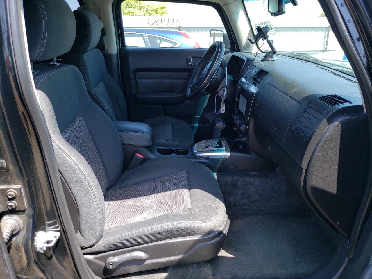 Photo 5 from auction – 2007 HUMMER H3 with VIN 5GTDN13E778108930