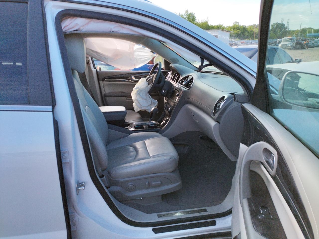 Photo 5 from auction – 2016 BUICK ENCLAVE with VIN 5GAKRBKD9GJ348766