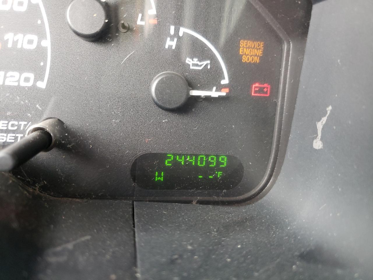 Photo 8 from auction – 2002 FORD EXPLORER X with VIN 1FMZU73E32ZA94462