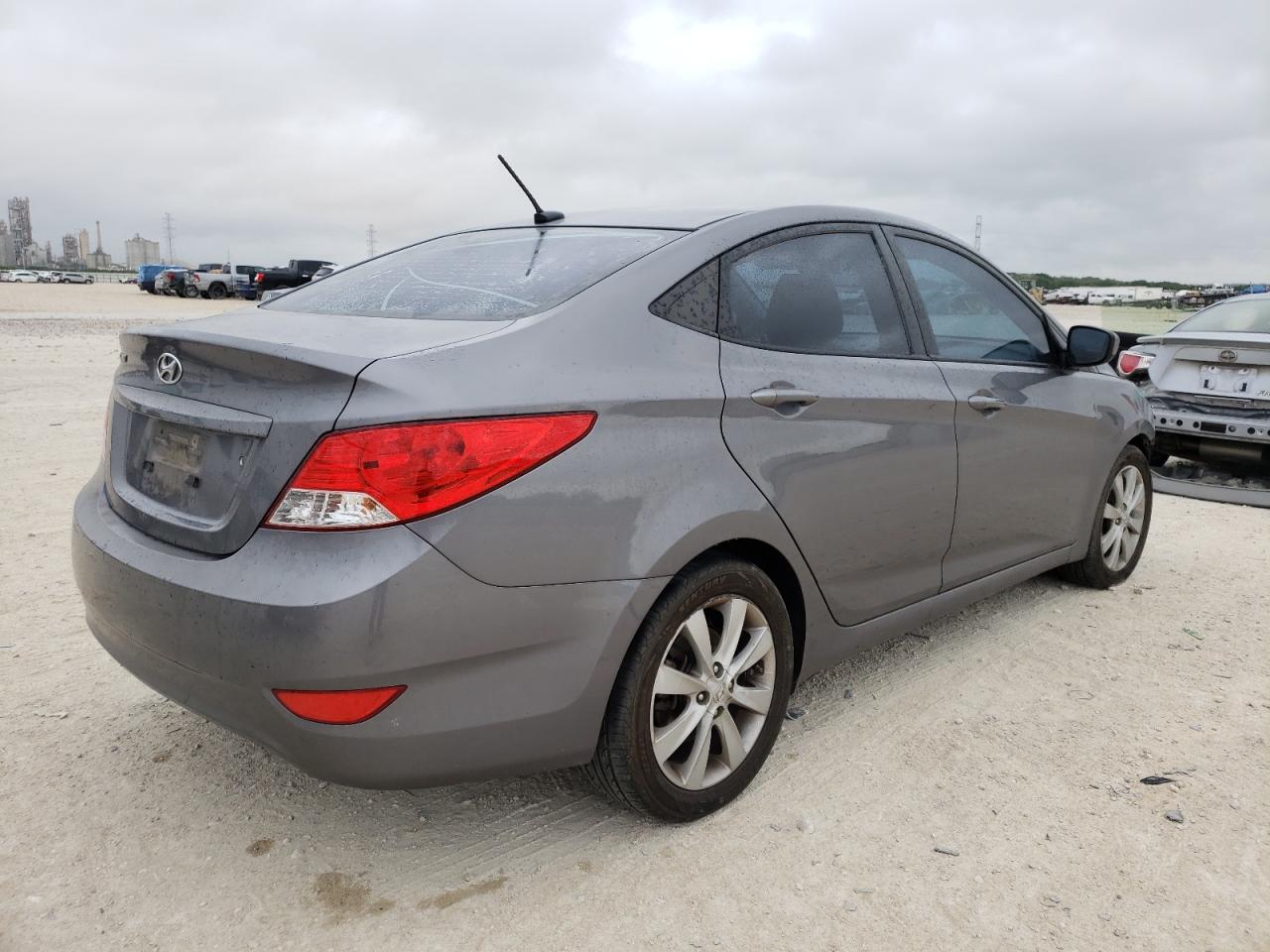 Photo 4 from auction – 2014 HYUNDAI ACCENT GLS with VIN KMHCU4AEXEU719223