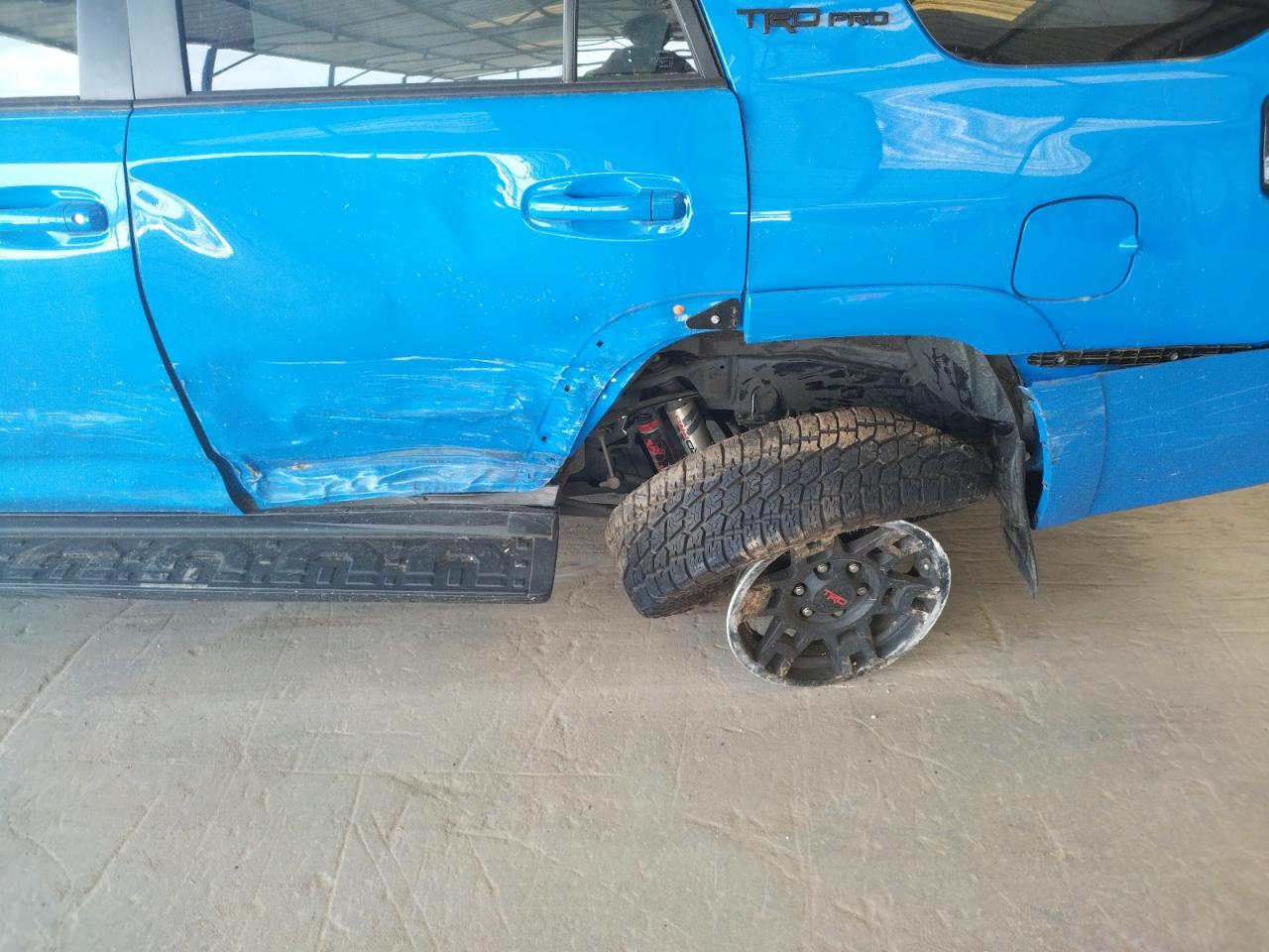 Photo 9 from auction – 2019 TOYOTA 4RUNNER SR with VIN JTEBU5JR4K5665704