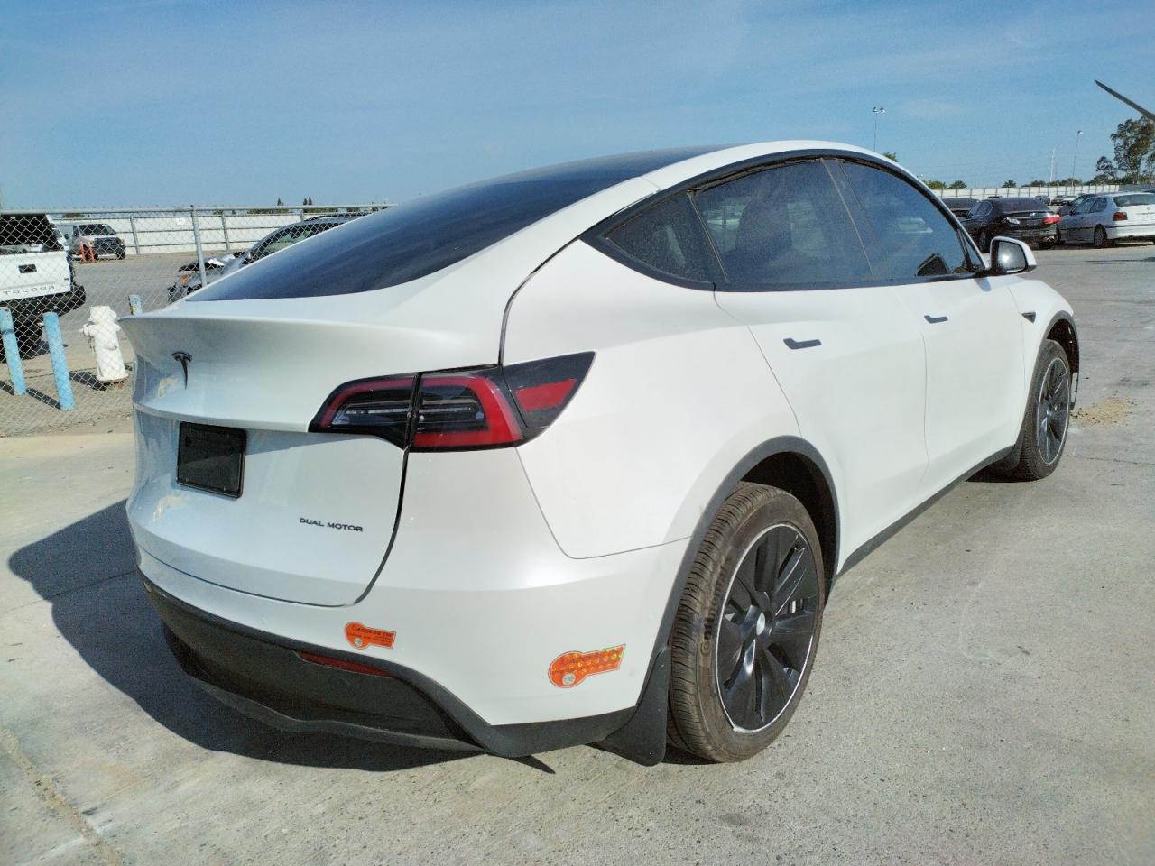 Photo 4 from auction – 2020 TESLA MODEL Y with VIN 5YJYGDEE3LF010571
