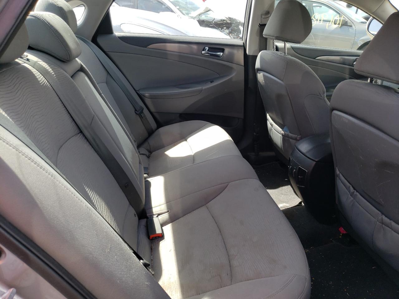 Photo 6 from auction – 2012 HYUNDAI SONATA HYB with VIN KMHEC4A45CA026867