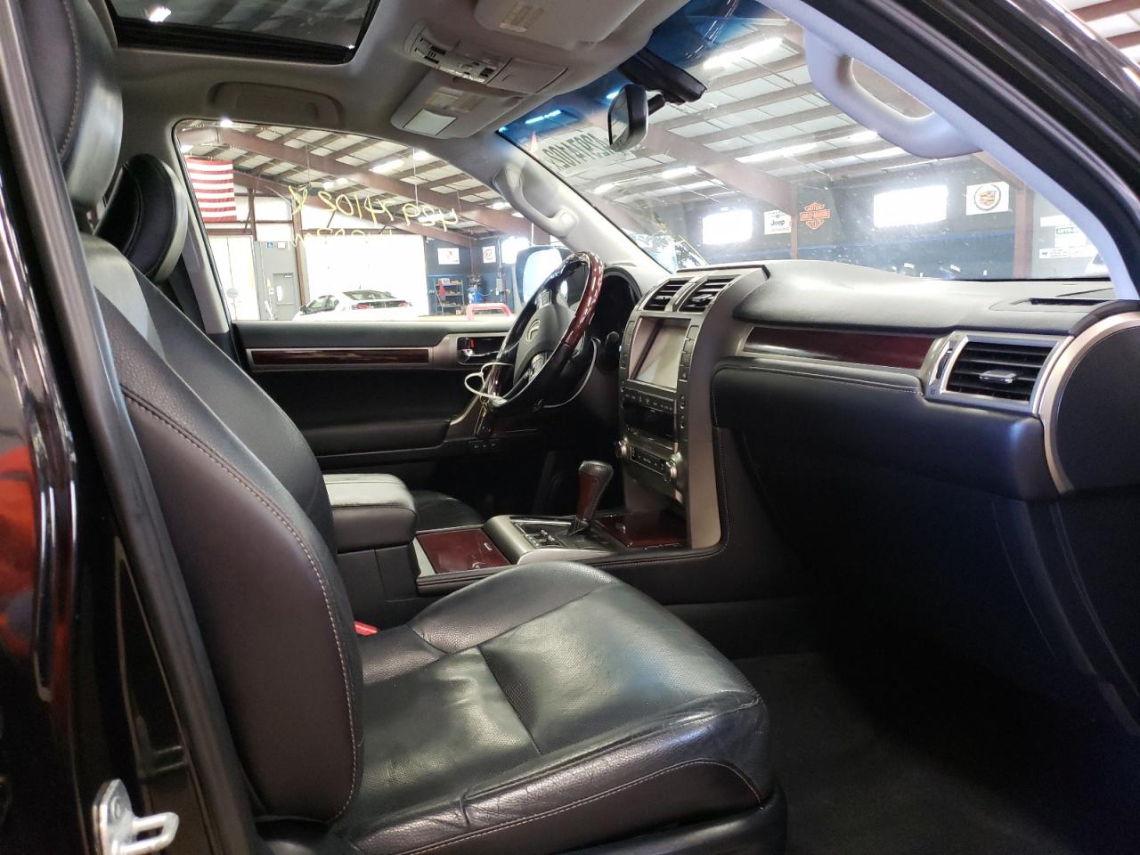 Photo 5 from auction – 2016 LEXUS GX 460 with VIN JTJBM7FX7G5124318