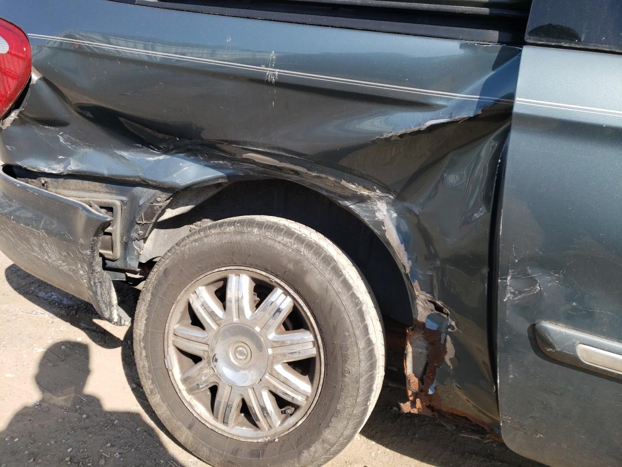 Photo 9 from auction – 2007 CHRYSLER TOWN & COU with VIN 2A4GP54L87R279350