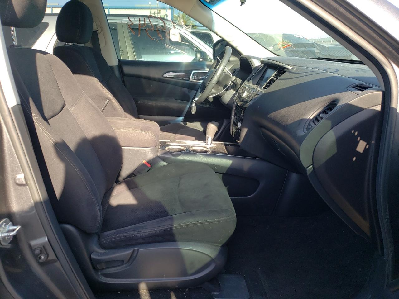 Photo 5 from auction – 2015 NISSAN PATHFINDER with VIN 5N1AR2MN5FC689001