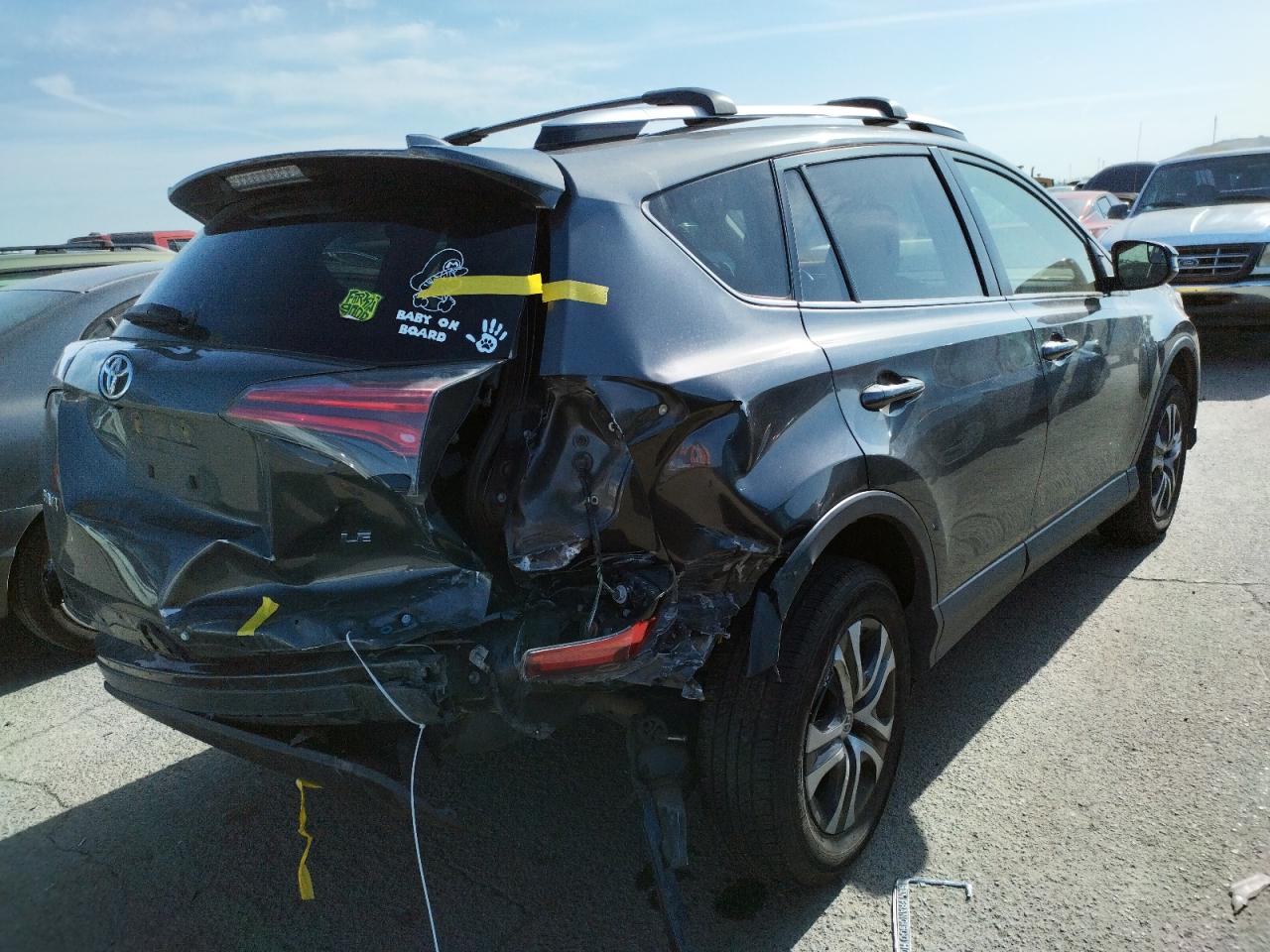 Photo 4 from auction – 2016 TOYOTA RAV4 LE with VIN JTMZFREV4GJ068367
