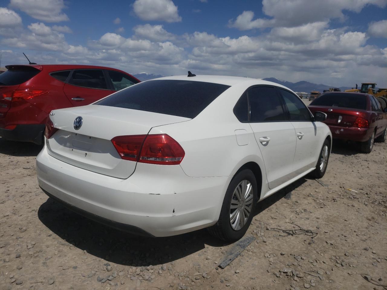 Photo 4 from auction – 2014 VOLKSWAGEN PASSAT S with VIN 1VWAP7A33EC027097