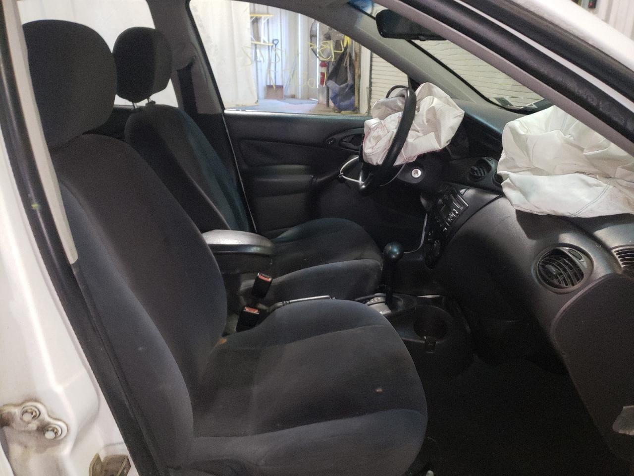 Photo 5 from auction – 2000 FORD FOCUS SE with VIN 1FAFP3434YW309917