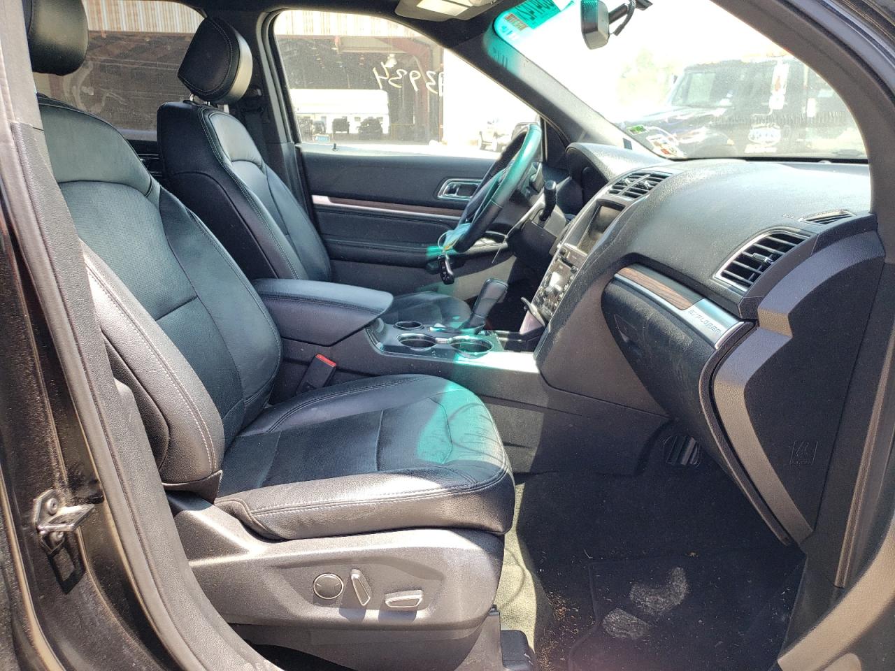 Photo 5 from auction – 2016 FORD EXPLORER L with VIN 1FM5K7F82GGA10306
