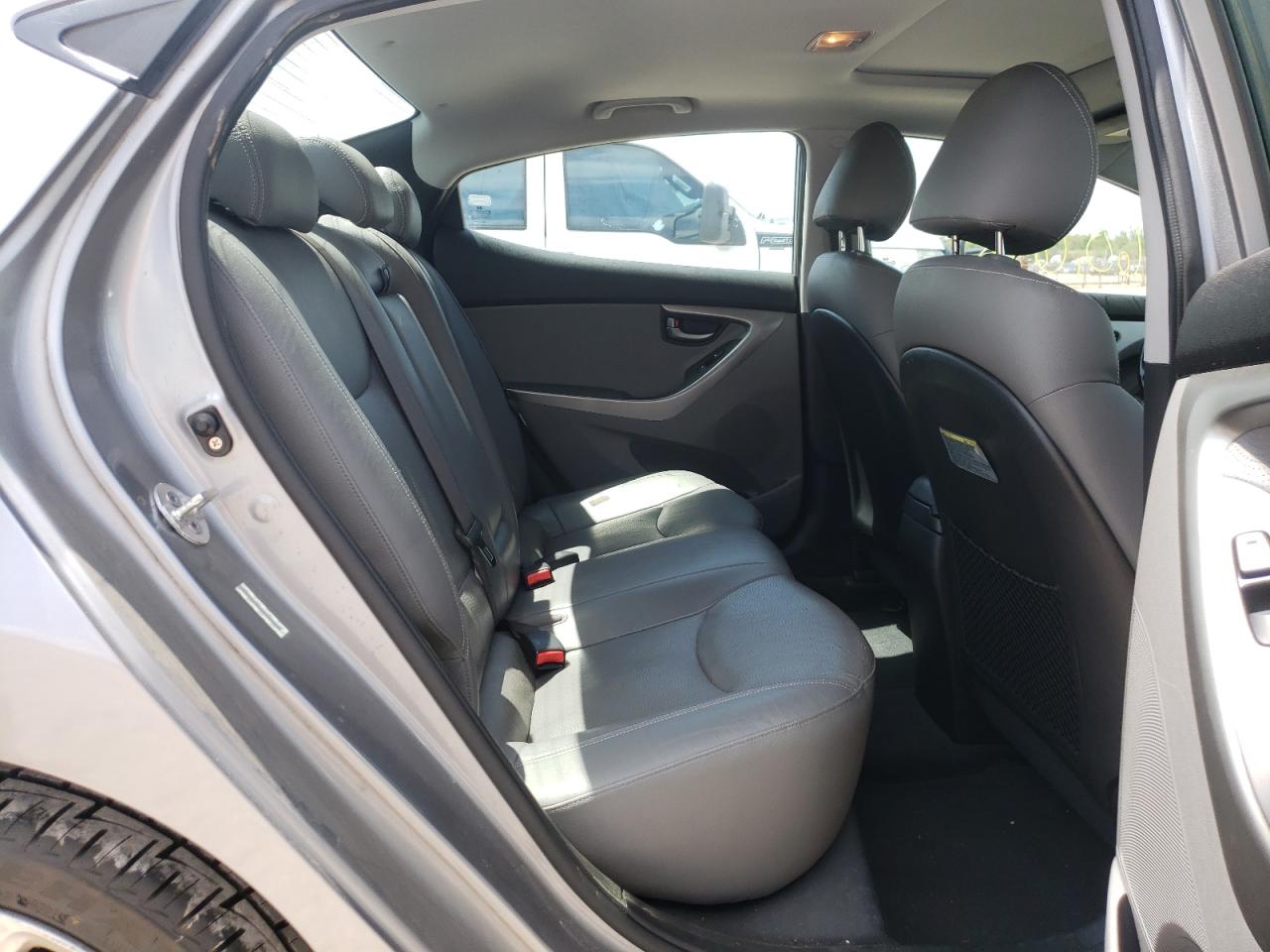 Photo 6 from auction – 2011 HYUNDAI ELANTRA GL with VIN KMHDH4AE3BU101682