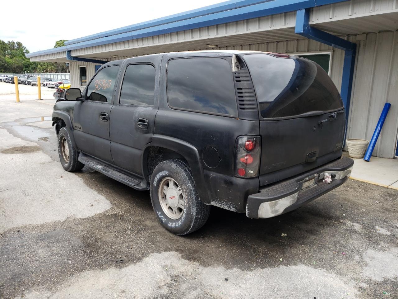 Photo 3 from auction – 2002 GMC YUKON with VIN 1GKEC13Z52J107480