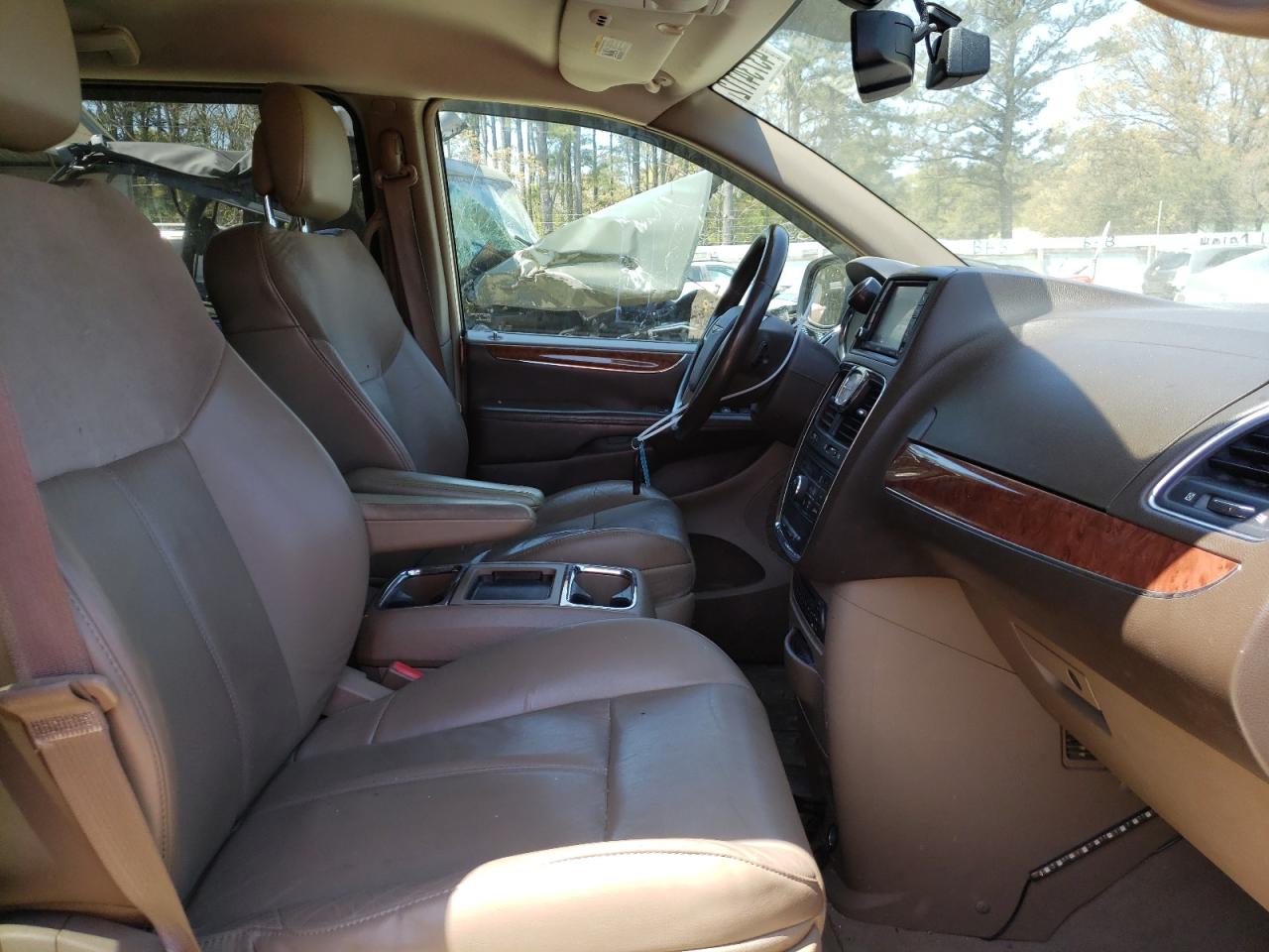 Photo 5 from auction – 2011 CHRYSLER TOWN & COU with VIN 2A4RR6DG1BR682171