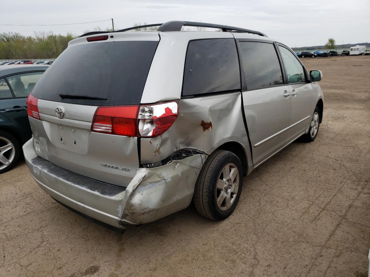 Photo 4 from auction – 2004 TOYOTA SIENNA XLE with VIN 5TDZA22C64S061749