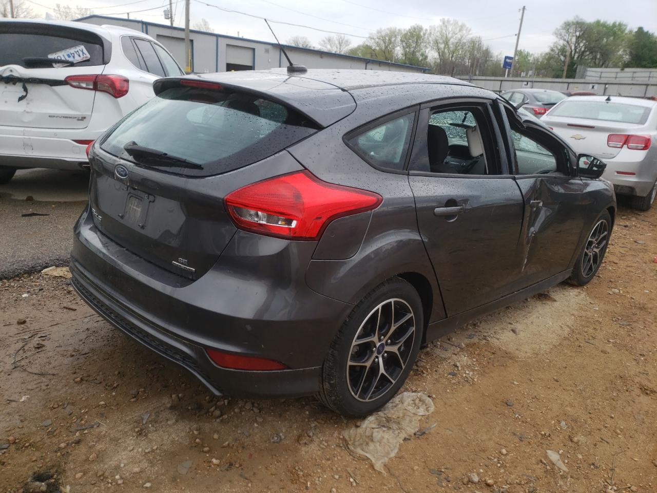 Photo 4 from auction – 2016 FORD FOCUS SE with VIN 1FADP3K29GL275474