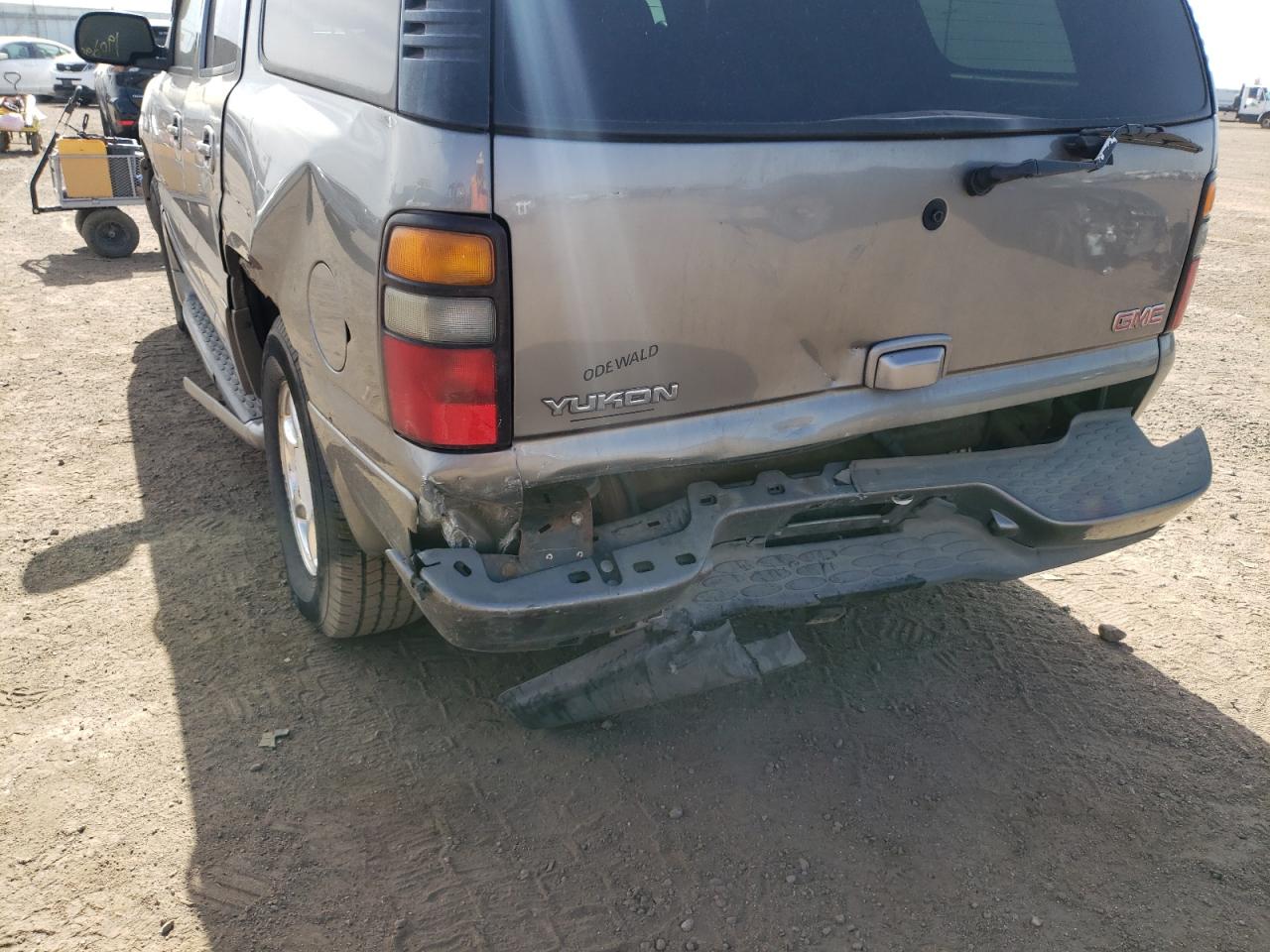 Photo 9 from auction – 2005 GMC YUKON DENA with VIN 1GKEK63U45J131374