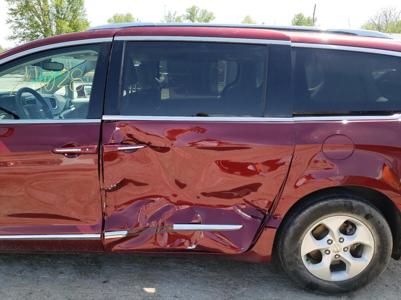 Photo 9 from auction – 2017 CHRYSLER PACIFICA T with VIN 2C4RC1EG8HR735272