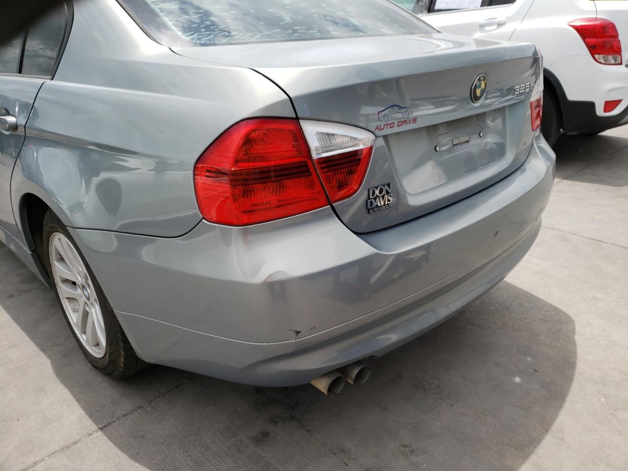 Photo 9 from auction – 2006 BMW 325 I with VIN WBAVB13576KX42144