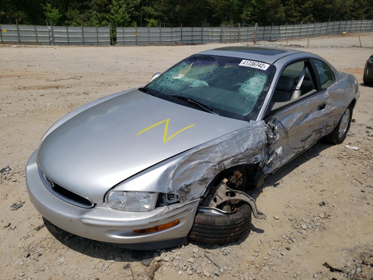 Photo 2 from auction – 1999 BUICK RIVIERA with VIN 1G4GD2214X4701952