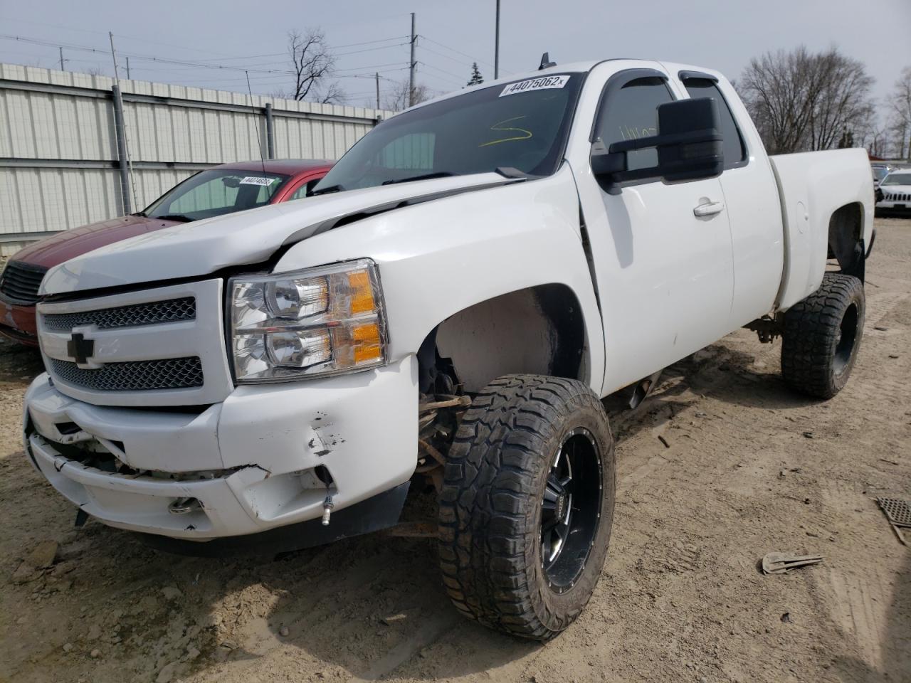 Photo 2 from auction – 2011 CHEVROLET SILVERADO with VIN 1GCRKSE33BZ119305