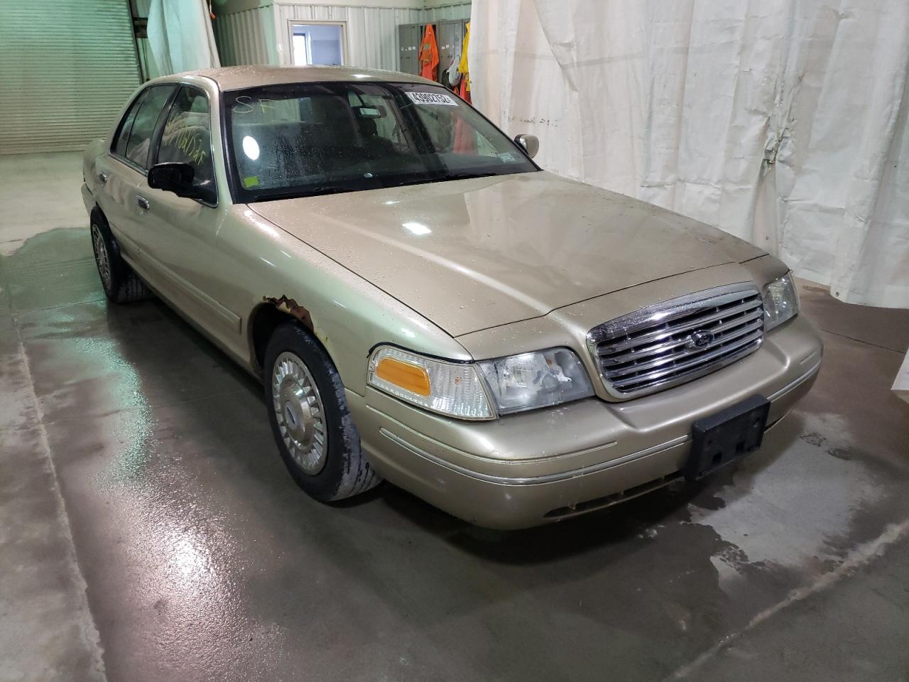 FORD CROWN VICT 2000 with VIN 2FAFP73W4YX177233 - Photo from auction