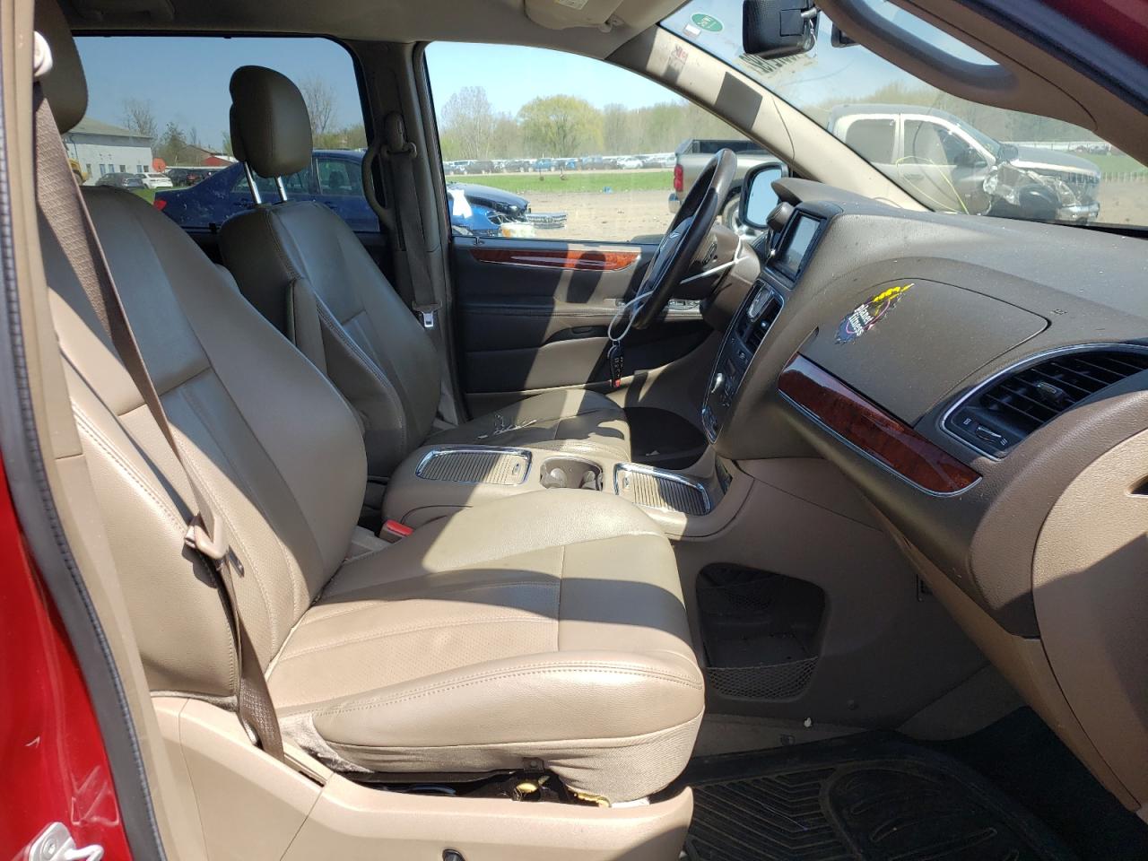 Photo 5 from auction – 2013 CHRYSLER TOWN & COU with VIN 2C4RC1CG0DR634711