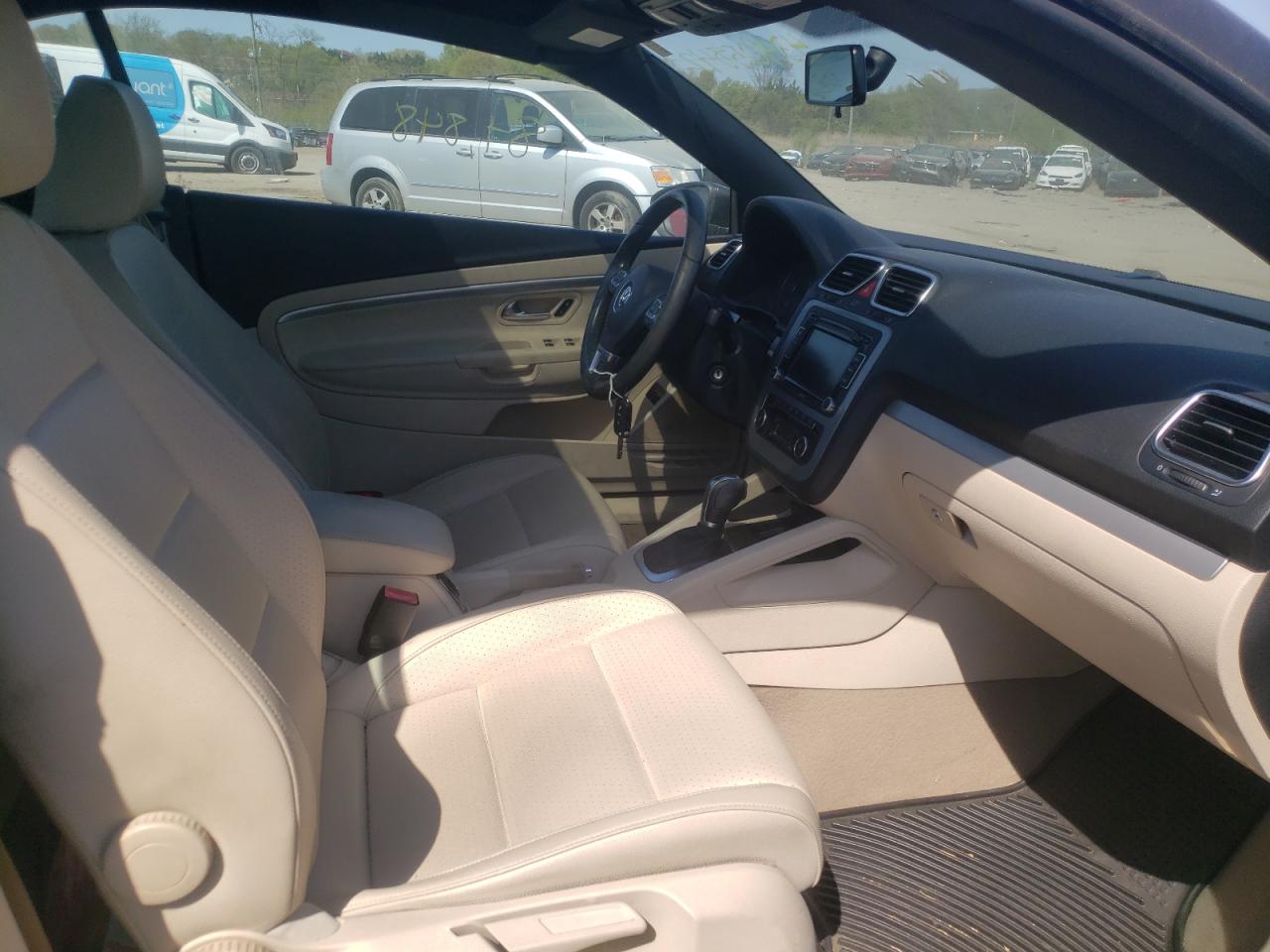 Photo 5 from auction – 2012 VOLKSWAGEN EOS KOMFOR with VIN WVWBW7AH4CV001325