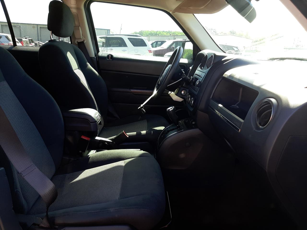 Photo 5 from auction – 2016 JEEP PATRIOT SP with VIN 1C4NJPBA8GD669931