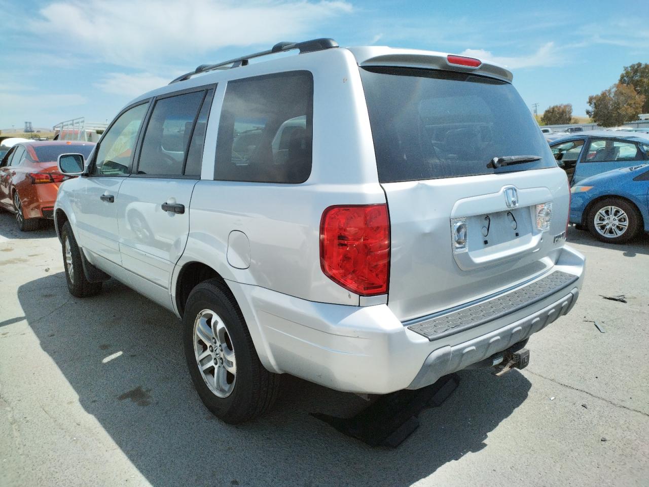 Photo 3 from auction – 2005 HONDA PILOT EXL with VIN 2HKYF18725H513138
