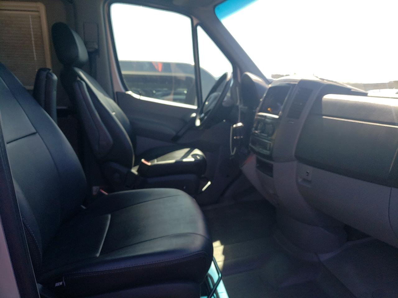 Photo 5 from auction – 2017 MERCEDES-BENZ SPRINTER 2 with VIN WD3FE7CD3HP571160