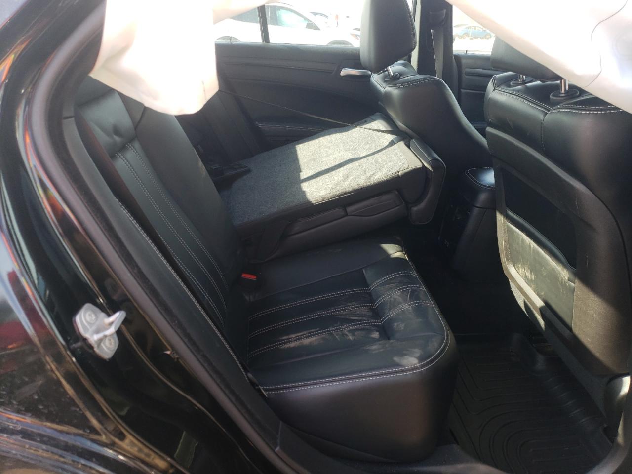 Photo 6 from auction – 2015 CHRYSLER 300 S with VIN 2C3CCAGG9FH876295
