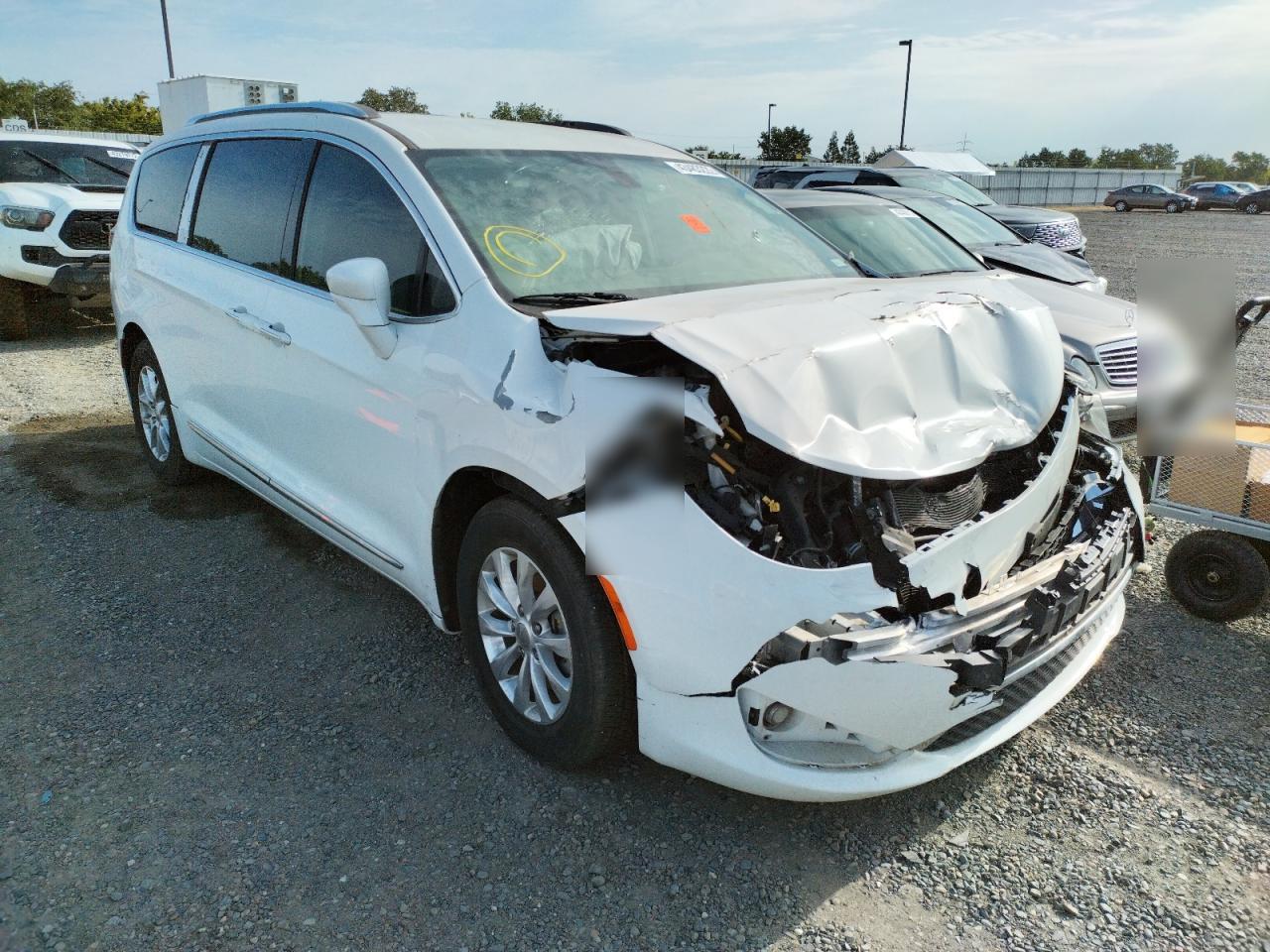 CHRYSLER PACIFICA T 2018 with VIN 2C4RC1BG6JR120309 - Photo from auction
