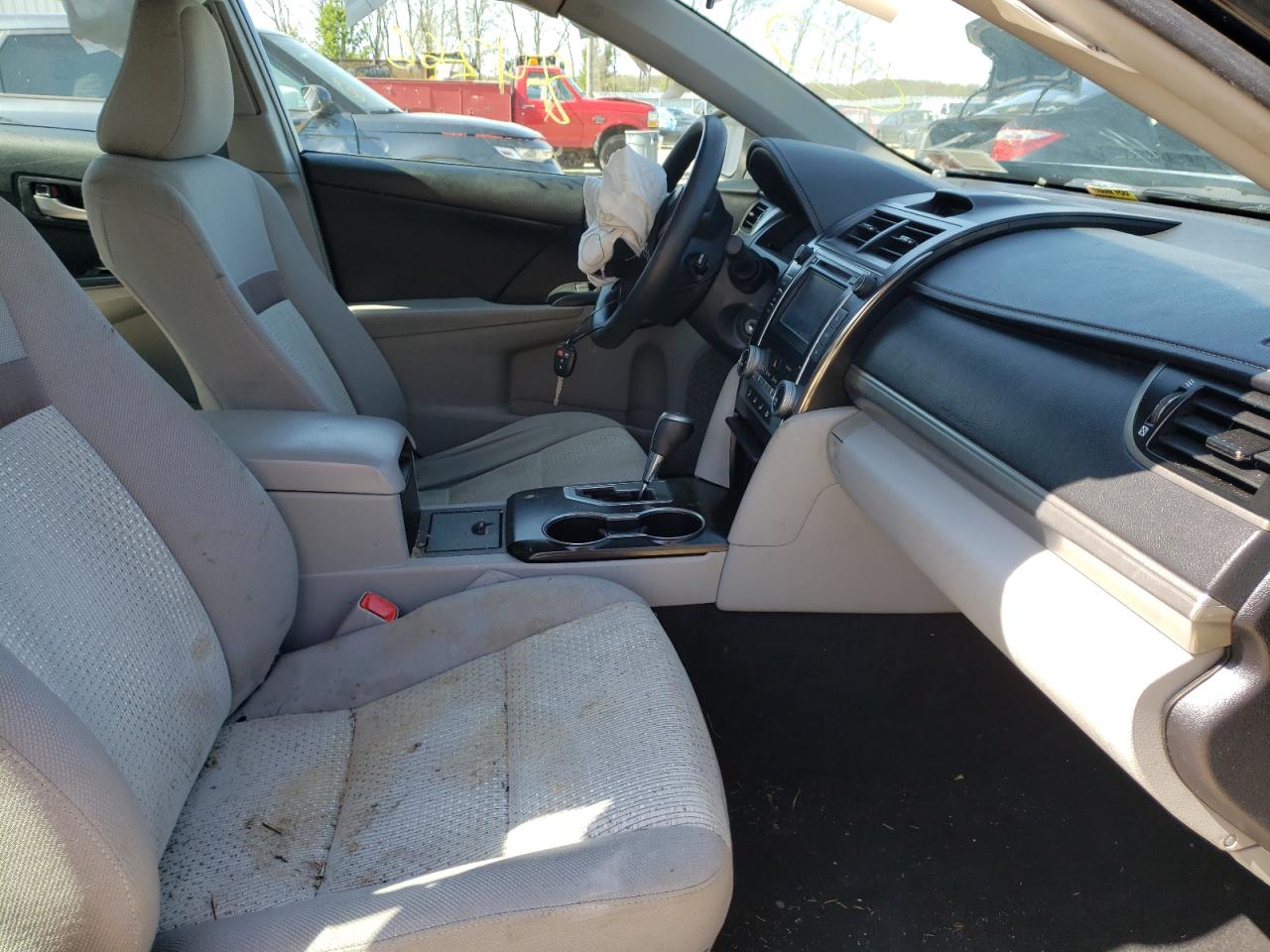 Photo 5 from auction – 2014 TOYOTA CAMRY L with VIN 4T4BF1FK4ER361593