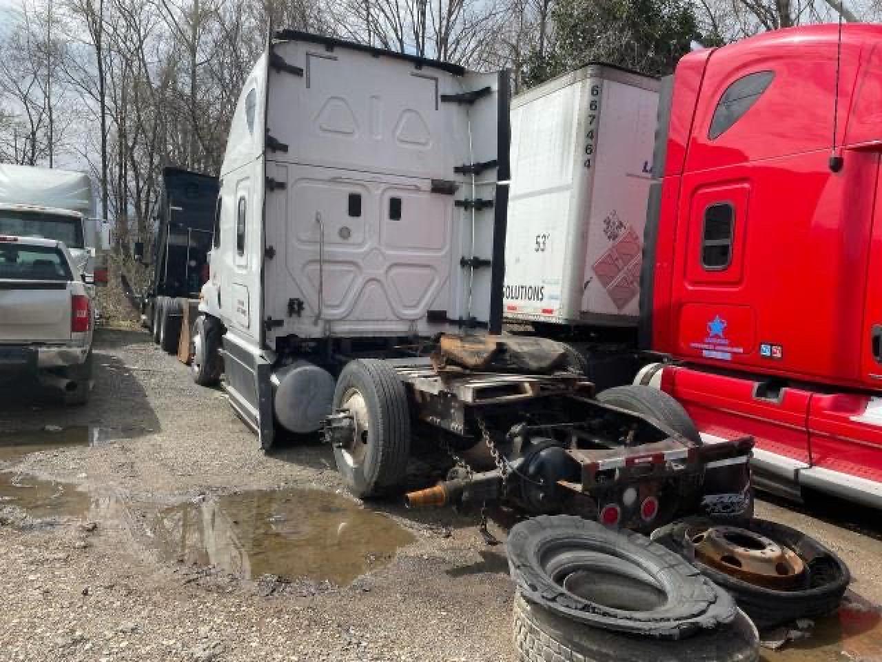 Photo 3 from auction – 2014 FREIGHTLINER CASCADIA 1 with VIN 3AKJGLD56ESFX5829